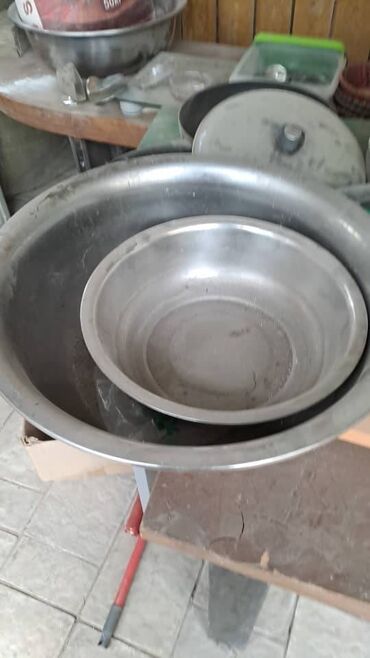 пластиковые посуда оптом: Тазики для теста большая 500 сом маленькая 200