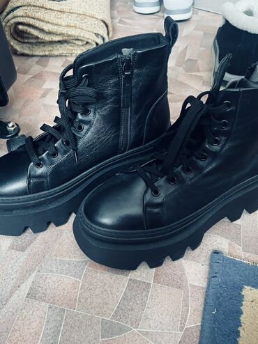 Ботинки и ботильоны: Черные женские ботинки на массивной платформе. Турецкий бренд покупали — 4