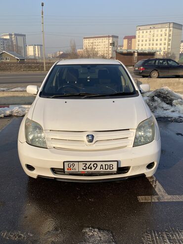 Toyota: Toyota ist: 2003 г., 1.3 л, Автомат, Бензин, Хэтчбэк