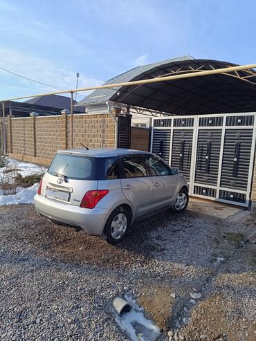 Toyota: Toyota ist: 2003 г., 1.3 л, Автомат, Бензин, Хэтчбэк