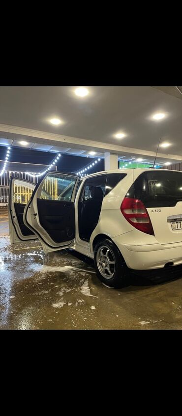 Mercedes-Benz: Mercedes-Benz A 170 – ağ rəng, 5 qapı, kompakt hetçbek. Avtomobil saz — 11
