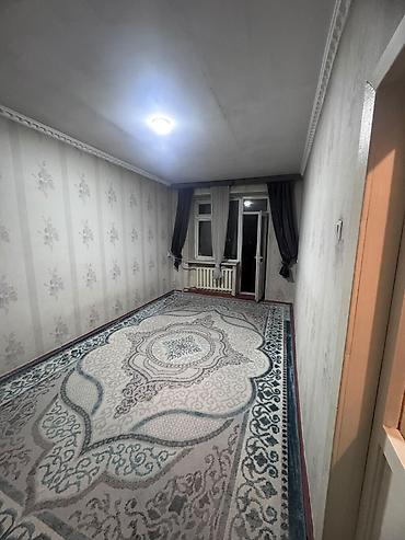 Комнаты: Сдается/предлагается комната с выходом на балкон. Помещение вытянутой — 1