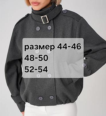 Бомберы: Женская укороченная двубортная куртка/полупальто с высоким — 4