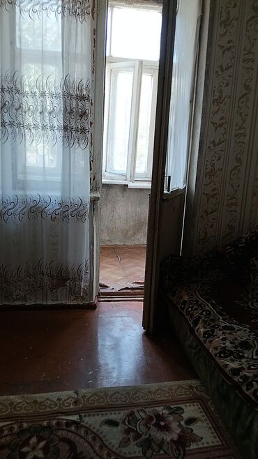 Uzunmüddətli kirayə mənzillər: 2 otaqlı mənzil – geniş işıqlı otaq və kiçik balkon - Plan: 1 otaq — 3