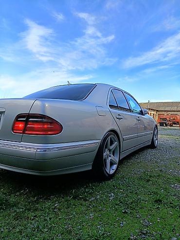 Mercedes-Benz: Mercedes-Benz E 320: 3.2 l | 2000 il Sedan — 5