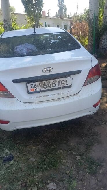 авто в рассрочку кыргызстан: Автомобиль Hyundai Accent белого цвета с кузовом седан. Модель