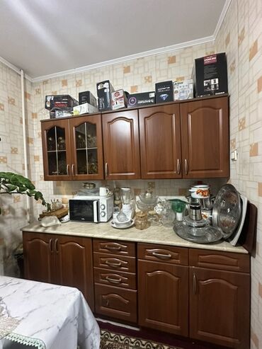 стол для дома: Кухонный гарнитур с верхними и нижними модулями, фасады под дерево