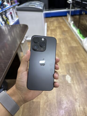 iphone 14 pro в бишкеке: IPhone 14 Pro, Б/у, 256 ГБ, Graphite, Зарядное устройство, Защитное стекло, Чехол, 89 %