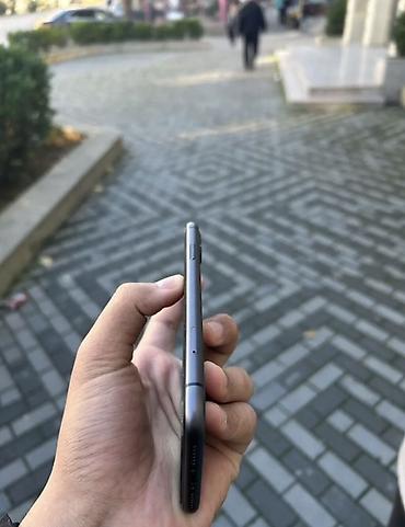 Apple iPhone: IPhone 11, Qara, Qırıq — 4