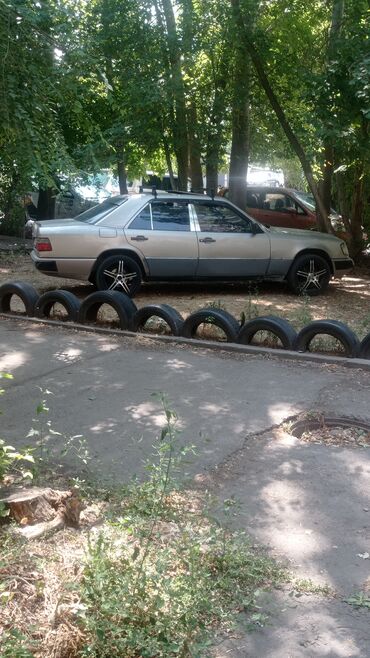 кредит на машину: Mercedes-Benz W124: 1989 г., 2 л, Механика, Бензин, Седан