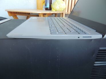 Lenovo: Intel Core i5, 8 GB OZU, 15.6 " — 3