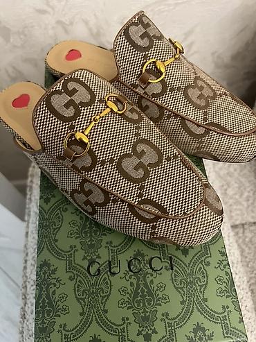 gucci ayaqqabı: Gucci qadın loafer-tərzi babetlər - Model: Gucci Horsebit — 1