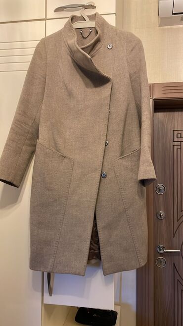 zhenskie kozhanye palto: Пальто M (EU 38), цвет - Серый