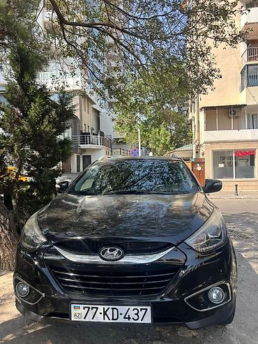 bora: Hyundai ix35, qara rəng, benzinli krossover. Xüsusiyyətlər: - — 2