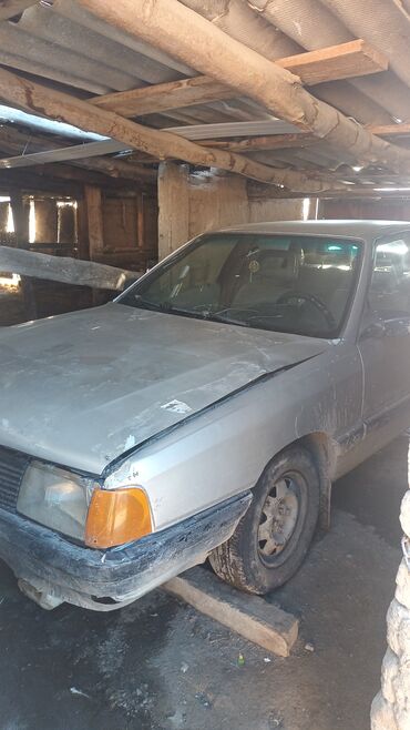 Audi: Audi 100: 1986 г., 0.2 л, Механика, Бензин, Седан