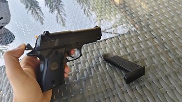 demir tapanca (oyuncaq): Beretta üslubunda hava tapançası (airsoft/BB görünüşlü) – qara rəngdə — 2