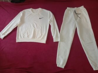 продаю или меняю на: Обменяю женский свитшот и утеплённые штаны на 4 литра натурального at lalafo.kg продаю или меняю на: Обменяю женский свитшот и утеплённые штаны на 4 литра натурального