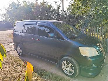 Toyota: Toyota Noah: 2003 г., 2 л, Бензин, Минивэн — 4