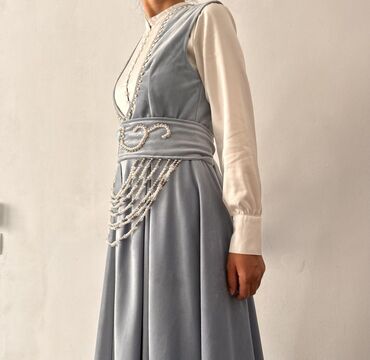 платье с белым воротником: Кече көйнөгү, Узун модель, Атлас, Жеңдери менен, XS (EU 34)