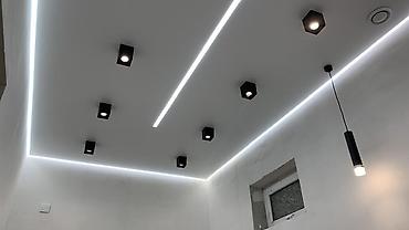 флекс нитка: Натяжные потолки с интегрированными LED‑линиями и трековыми/точечными — 2