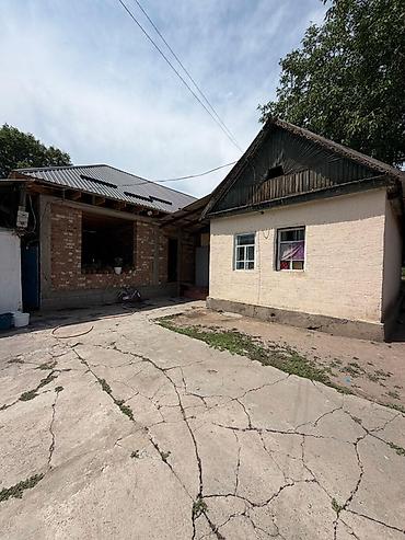 жаны уйлор: 📍В Сокулуке продается дом на участке 6,7 соток. 🏷️ Об объекте: На — 3