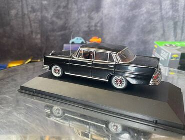 Avtomobil modelləri: Коллекционная модель Mercedes-Benz 220SE W111 black 1959 Vitesse — 4
