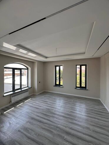 дома в районе пишпек: Дом, 264 м², 5 комнат, Собственник, Дизайнерский ремонт