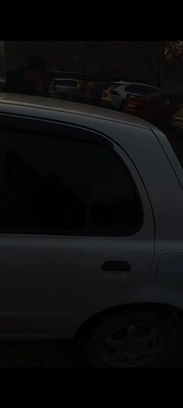 Nissan: Nissan March: 2000 г., Автомат, Бензин, Хэтчбэк — 2