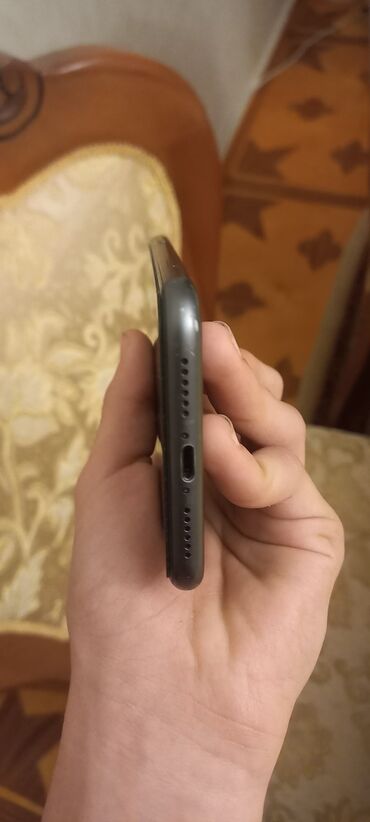 Apple iPhone: IPhone 11, 64 GB, Qara, Face ID — 6