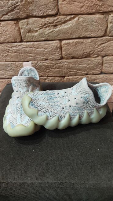 Игрушки: 1) Брюки новые женские размер М - 100с 2)Кофта (M-L) мягкая-150с 3) — 8