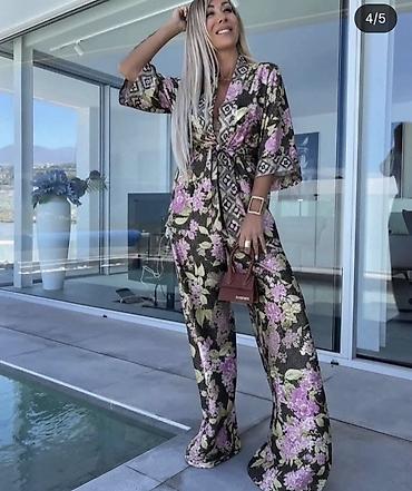 lavanda: Damski komplet – kimono bluza i široke pantalone sa cvetnim dezenom. - — 1
