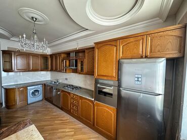Divanlar: Qoz ağacından mətbəx mebeli satılır 600₼. Tam ideal vəziyyətdə.Üzəri