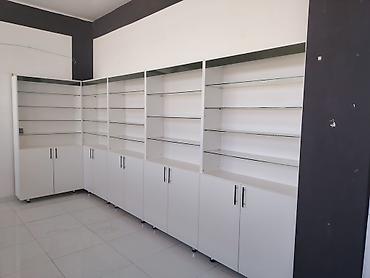 Mağaza vitrin mebeli – şüşəli vitrin dolabları və kassanın qarşısı — 5