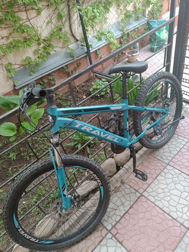 два велосипеда: Продаю велосипед (катались два раза ), можно сказать новый