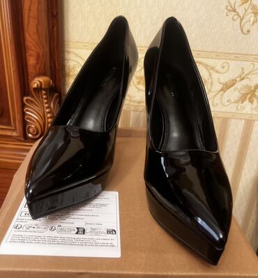 ayaqqabı мокасини: Ayaqqabi 41-42 razmer rahat ayaqqabidi Tezedi razmer boyuk oldugu