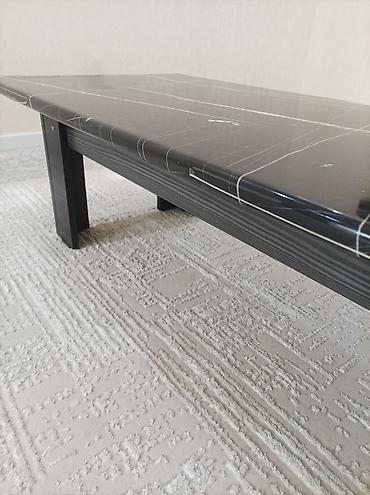 стол для плиты: Журнальный стол прямоугольной формы в современном стиле. - — 1