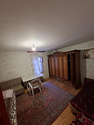 sahil qesebesi evler: Kirayə verilən 2 otaqlı qaz su isiq bizdik vifi var 2 mertebeli evin 1 — 1