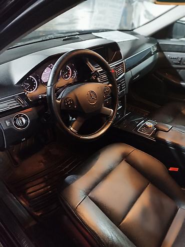 Другие автомобили: Седан бизнес‑класса темно‑бордового цвета. Кузов — классический — 6