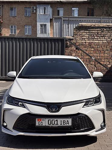 Toyota: Toyota Corolla: 2021 г., 1.8 л, Вариатор, Гибрид, Седан — 2