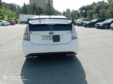 Toyota: Toyota Prius: 1.8 l | 2011 il Hetçbek — 2