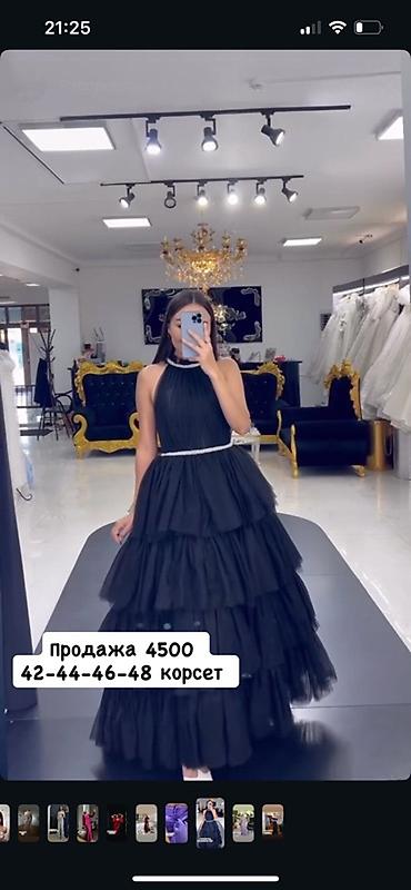 Вечерние платья: Распродаю вечерние платья. Причина: Чтобы освободить кронштейн(новое — 9