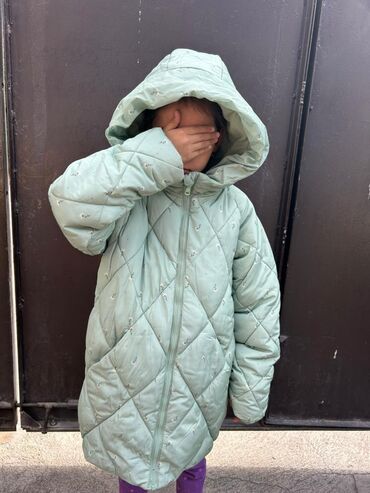 Верхняя одежда: Детские верхние одежды для девочек Б/У очень хорошем состоянии всё по — 21