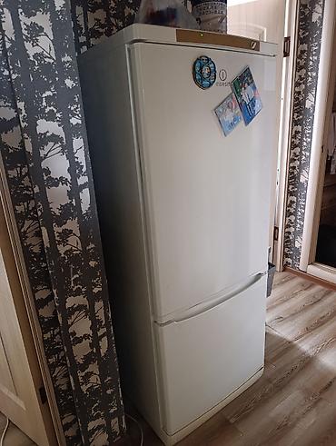 Холодильник Indesit, классический белый, двухкамерный. - Расположение