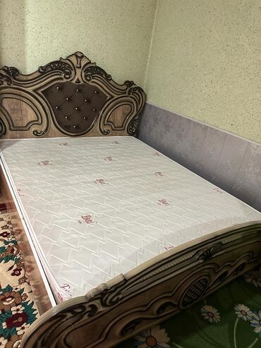 двухъярусный кровать с матрасами: Двуспальная Кровать, Б/у