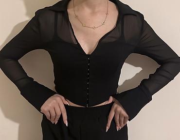 qadın koynəyi: AMISU qadın köynəyi – qara rəngdə, bədənə oturan siluet. - Model — 1