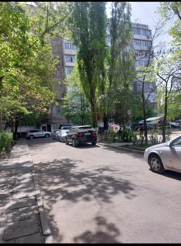 продаю квартиру 9микрайоне: 3 комнаты, 62 м², 105 серия, 4 этаж, Старый ремонт