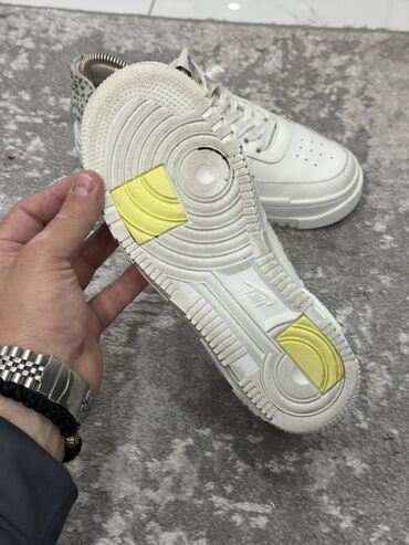 Women's Sneakers and athletic shoes: Nike, 37.5, bоја - Bela — 18