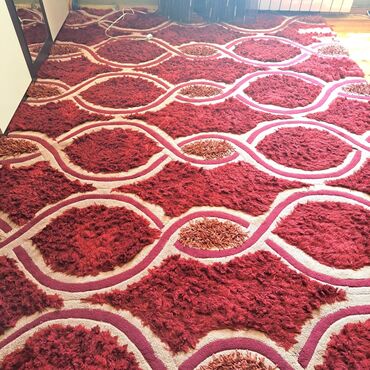 işlənmiş qaz: Qirmizi tüklü xalca
3ün 2ye. 
işlenib. 
50 manat