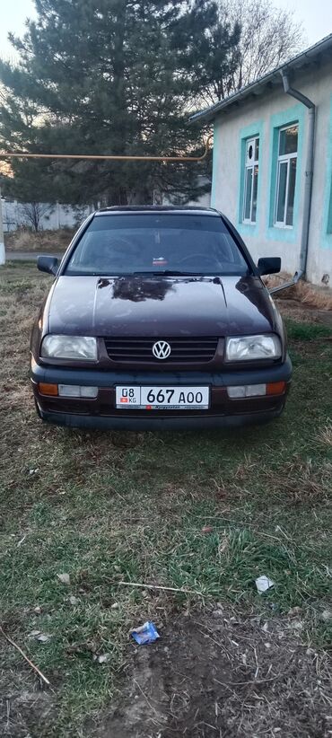 Volkswagen: Volkswagen Vento: 1992 г., 1.8 л, Механика, Бензин, Седан