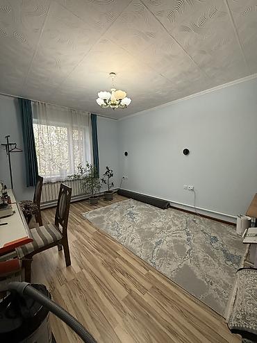 Продажа коттеджей и домов: 🏡 Продаётся участок с домом в Эркин-Тоо 2 📍 Тихий и перспективный — 17